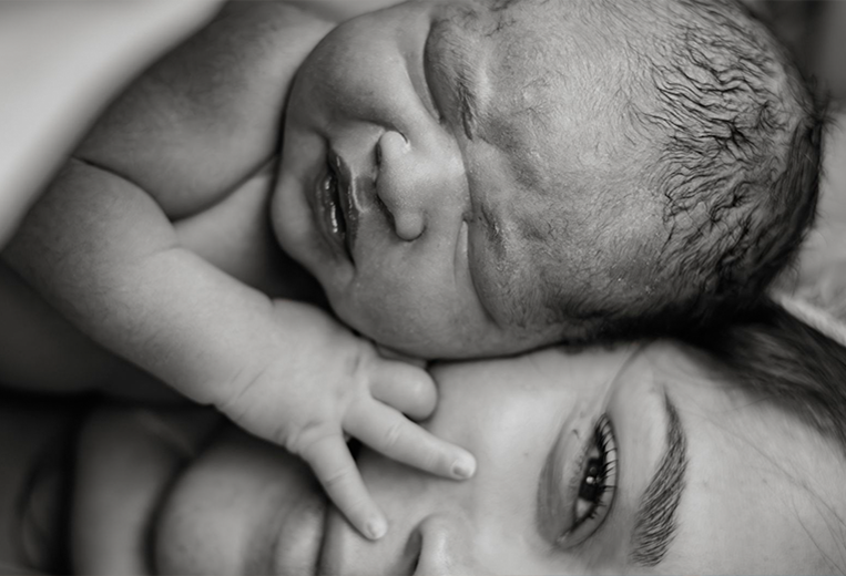 Max Barberena comparte las primeras fotos del nacimiento de su hijo Josué