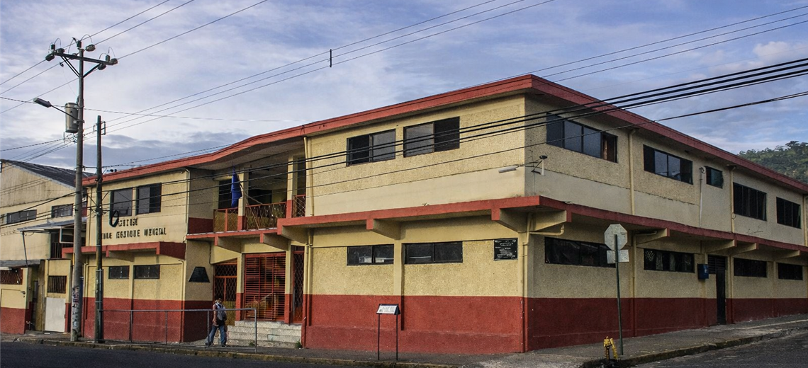 Colegio revierte prohibición de enaguas tras resolución de Sala Constitucional - Imagen de la noticia