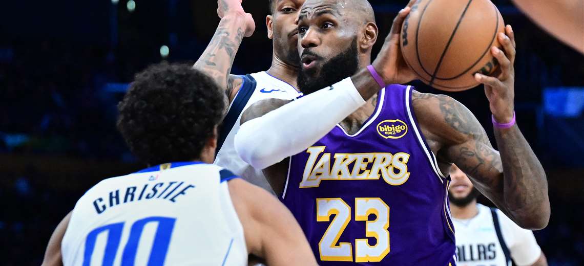 Los Lakers de LeBron eliminan a Houston; milagrosos Pistons y Raptors