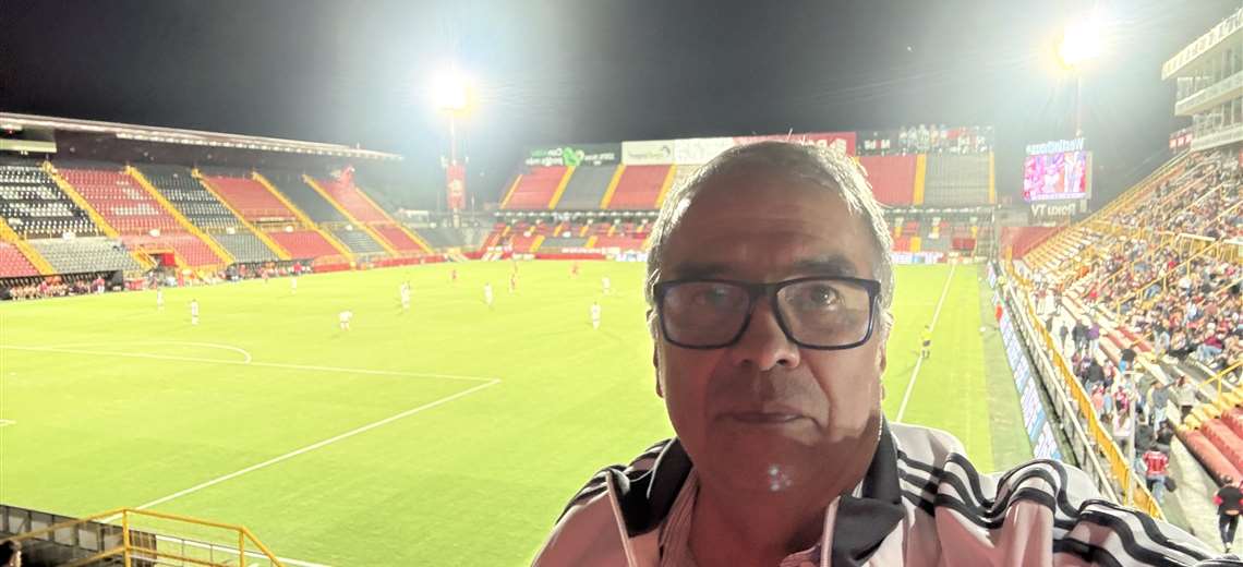 ¿Qué pasa con los uniformes del equipo femenino? Presidente de Saprissa responde - Imagen de la noticia