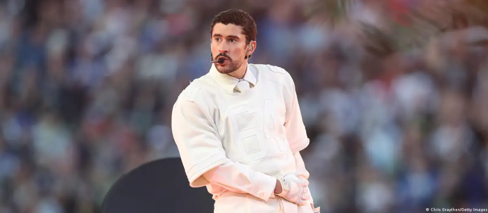 Camisetas de Bad Bunny para empleados de Zara ya se revenden por hasta 30.000 euros - Imagen de la noticia