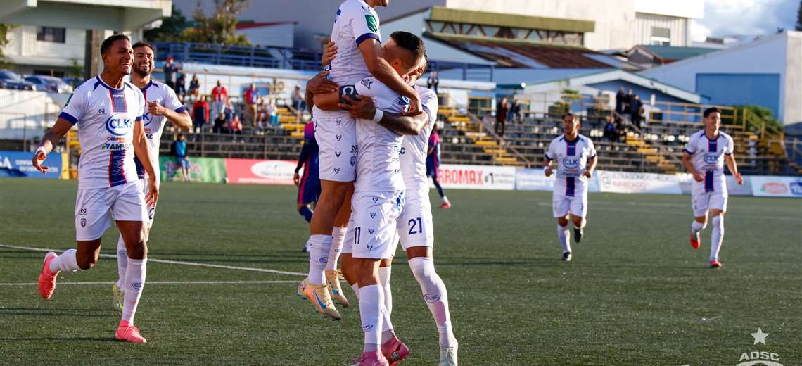 ¡De locura! San Carlos venció a Guadalupe en partido de siete goles - Imagen de la noticia