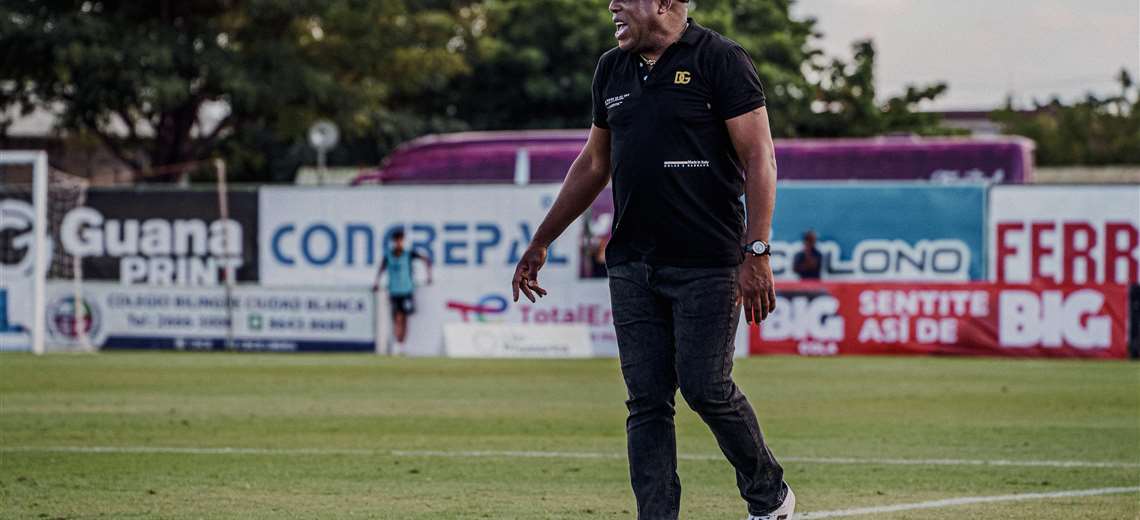 Medford comienza a palpitar el clásico: "Nunca me he enfrentado a mi gran amigo (Óscar Ramírez)" - Imagen de la noticia