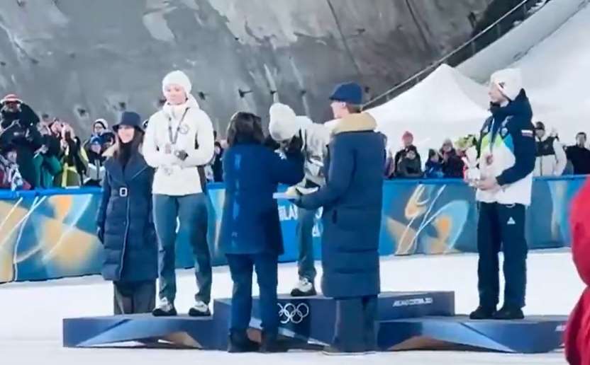 Laura Chinchilla entregó medallas en Juegos Olímpicos de Invierno - Imagen de la noticia