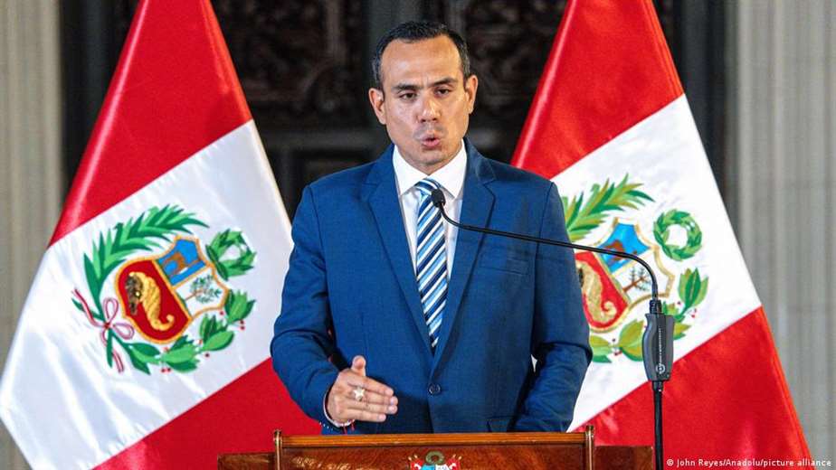 Cuatro candidatos buscan presidir Perú tras censura a Jerí - Imagen de la noticia