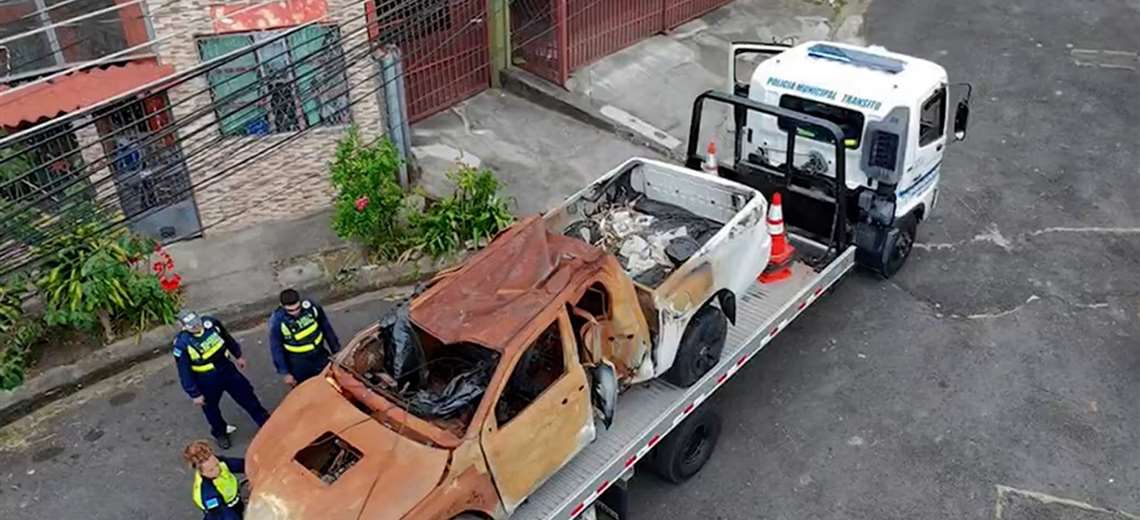 Carros abandonados en calles de San José eran usados como búnkeres - Imagen de la noticia