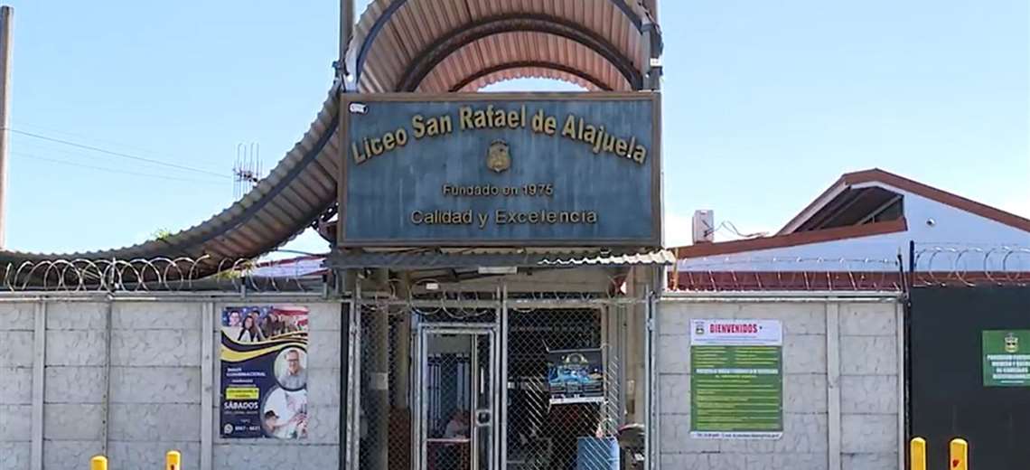 Al menos 100 estudiantes en Alajuela no podrán iniciar curso lectivo por falta de cupo - Imagen de la noticia