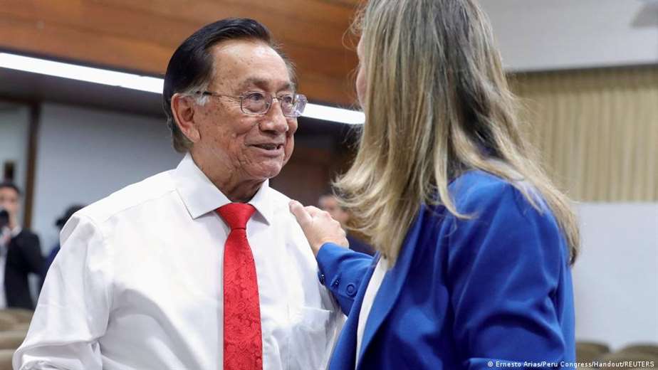 Izquierdista José María Balcázar elegido presidente interino de Perú - Imagen de la noticia