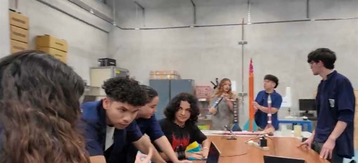 Estudiantes de UCR buscan fabricar el cohete más potente jamás lanzado en Costa Rica - Imagen de la noticia