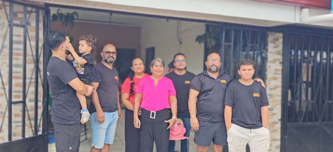 La cimarrona que una familia se negó a dejar morir y hoy hace bailar a todo Esparza - Imagen de la noticia