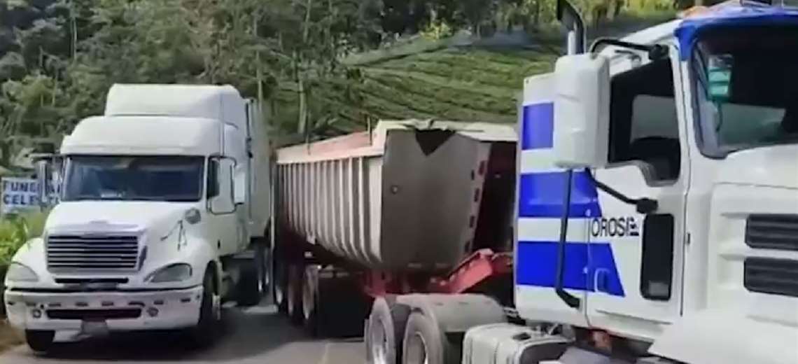 Transportistas de carga advierten de impacto de cerrar paso a tráileres en Ruta 10 - Imagen de la noticia