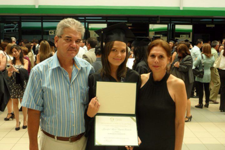 Apoyos entrevista domingo, Jennifer Segura