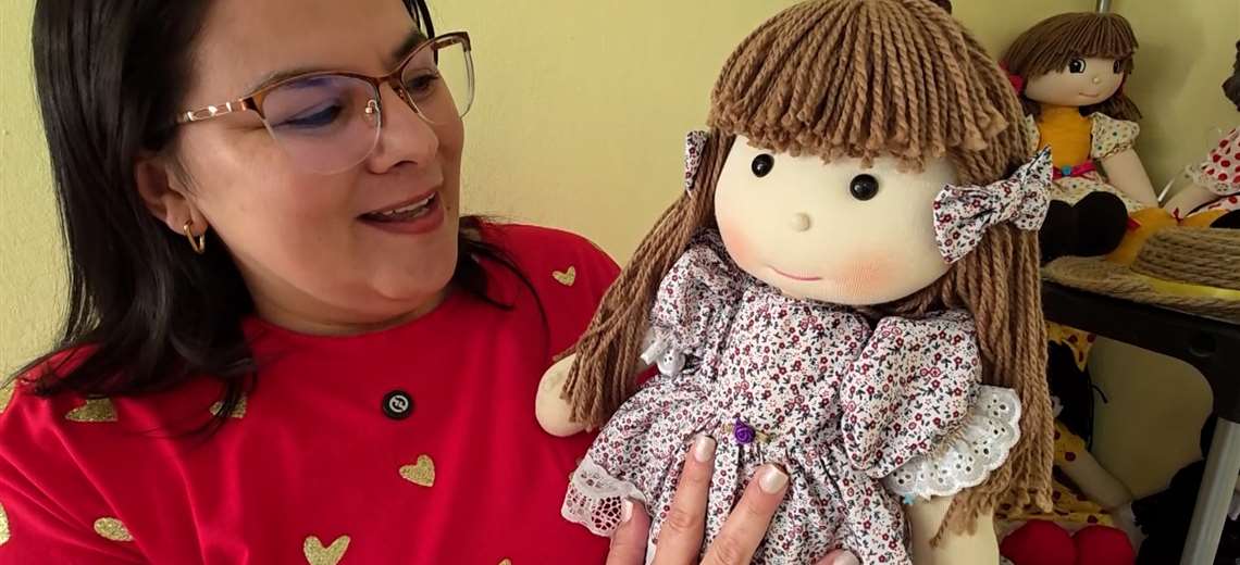 Las muñecas de trapo que una nieta creó para mantener viva la memoria de su abuela - Imagen de la noticia