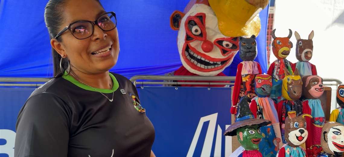 En Guanacaste, una madre y su hijo convirtieron las mascaradas en un emprendimiento familiar