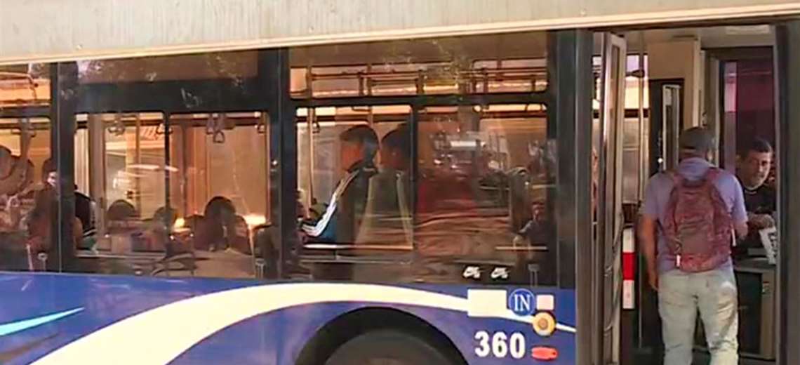 Atención, pasajeros de tren: viajar con celular a todo volumen puede tener consecuencias - Imagen de la noticia