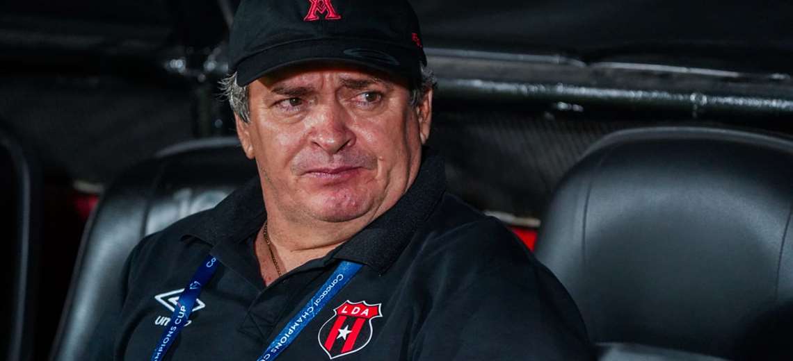 Óscar Ramírez no se esconde tras derrota de la Liga: "Herediano nos superó" - Imagen de la noticia