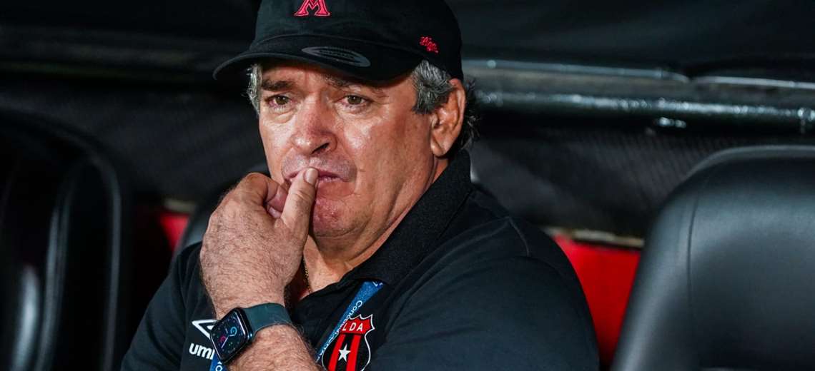 ¿Por qué jugó Alejandro Bran? Esto respondió Óscar Ramírez - Imagen de la noticia