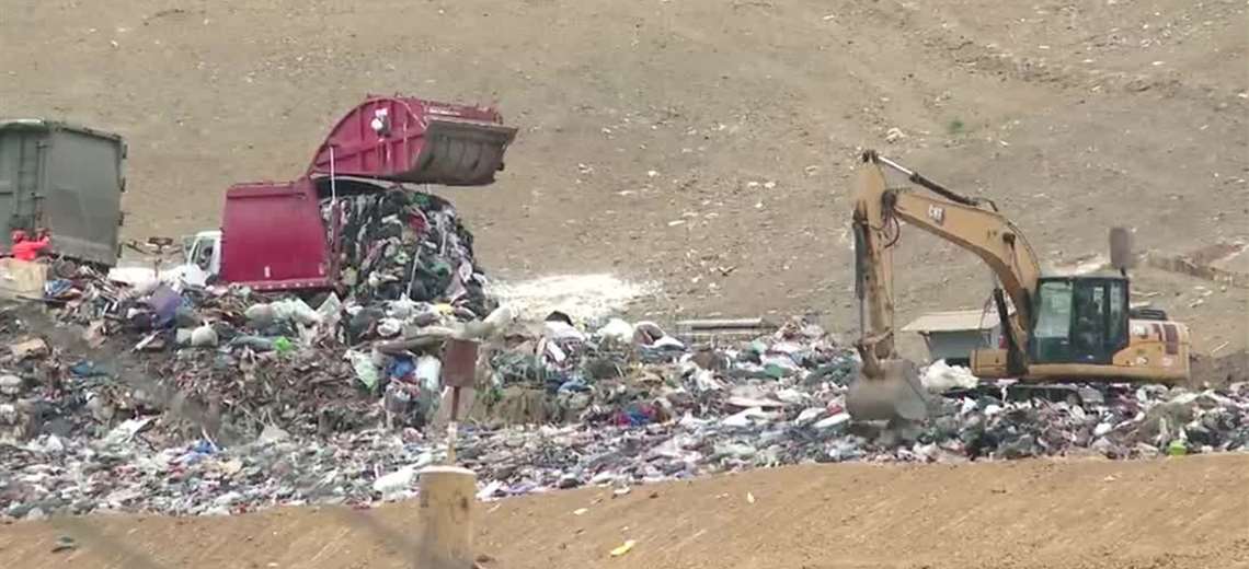 Vecinos del relleno sanitario El Huazo enfrentan basura, malos olores y contaminación - Imagen de la noticia