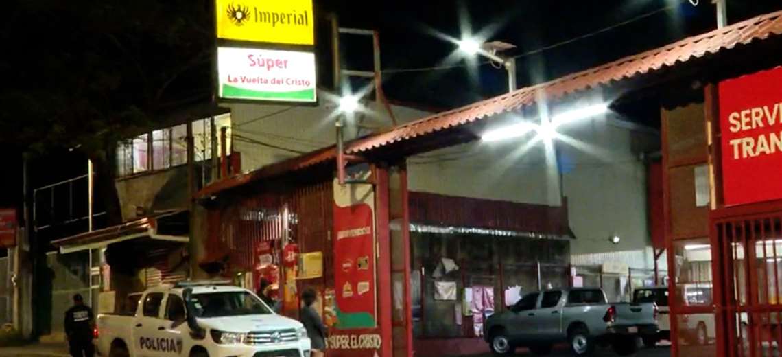 Caen cuatro sospechosos de asaltar supermercado en Alajuela