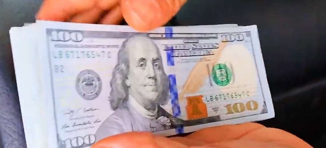 Dólar cae a niveles históricos en Costa Rica pese a millonarias intervenciones del Banco Central - Imagen de la noticia