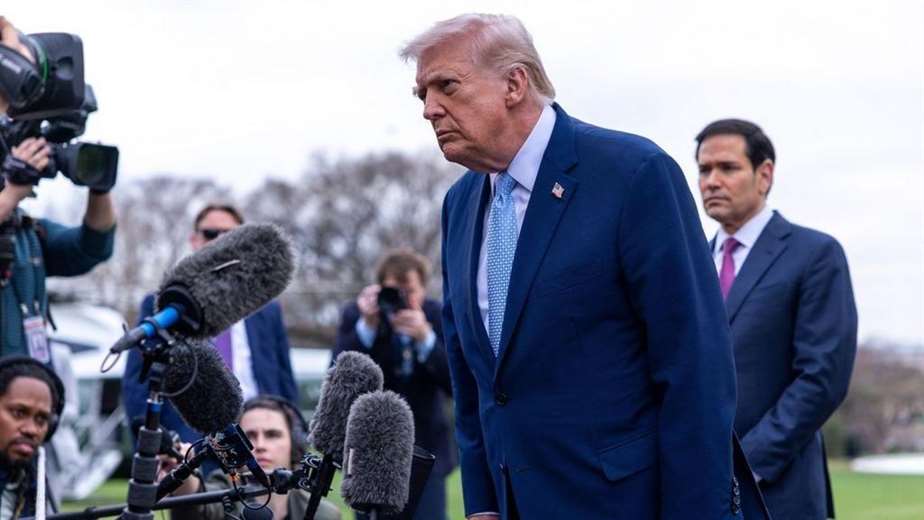 Trump dice que negocia con Irán para poner fin a la guerra, pero Teherán lo niega