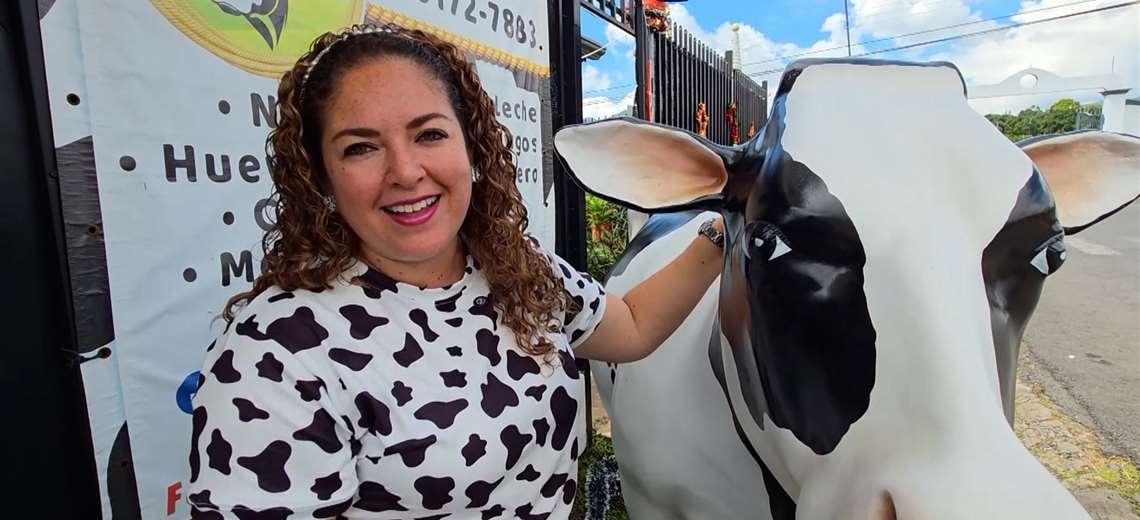 Karla Sandí convirtió ventanilla de su casa en un negocio que cada vez atrae más clientes