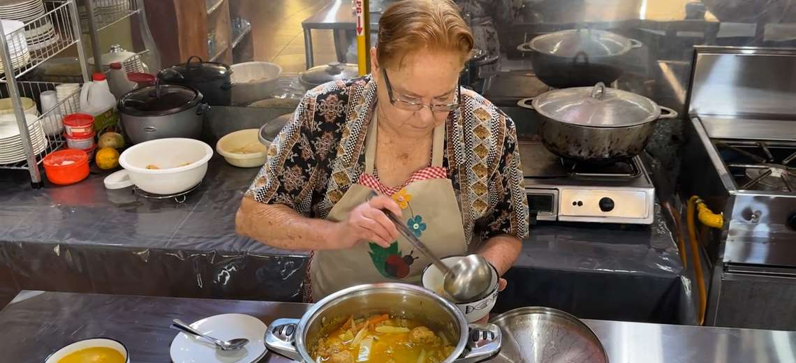 La sopa de albóndigas de trucha que nació en Dota para reinventar la cocina local