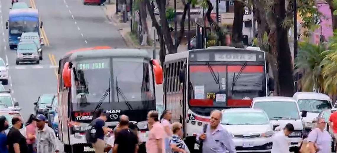 Crisis de choferes lleva a Costa Rica a buscar conductores en El Salvador