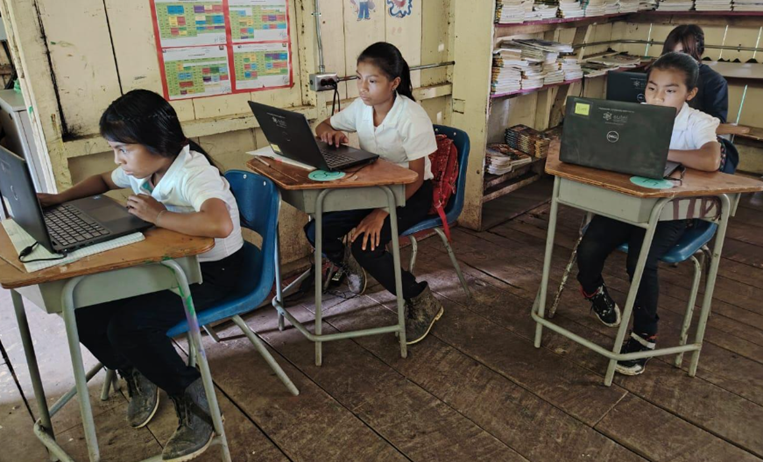 Electrificación solar en territorios indígenas: el desafío urgente de llevar luz a escuela