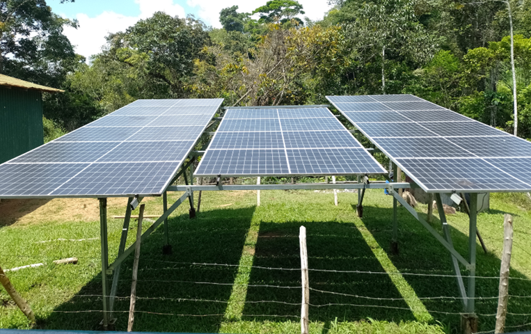 Electrificación solar en territorios indígenas: el desafío urgente de llevar luz a escuela