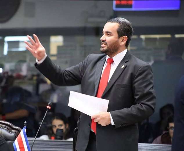 Caso contra exdiputado por viaje a España irá a juicio casi 10 años después - Imagen de la noticia