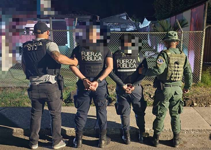 Arrestan a policías sospechosos de exigir dinero a ticos para cruzar con compras de Panamá a Sixaola