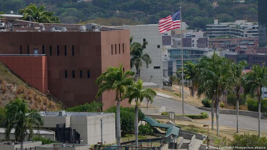 Embajada de EEUU en Venezuela reanuda operaciones tras siete años - Imagen de la noticia