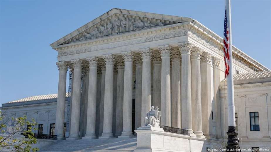 Corte de EE. UU. anula prohibición de terapias de conversión en menores