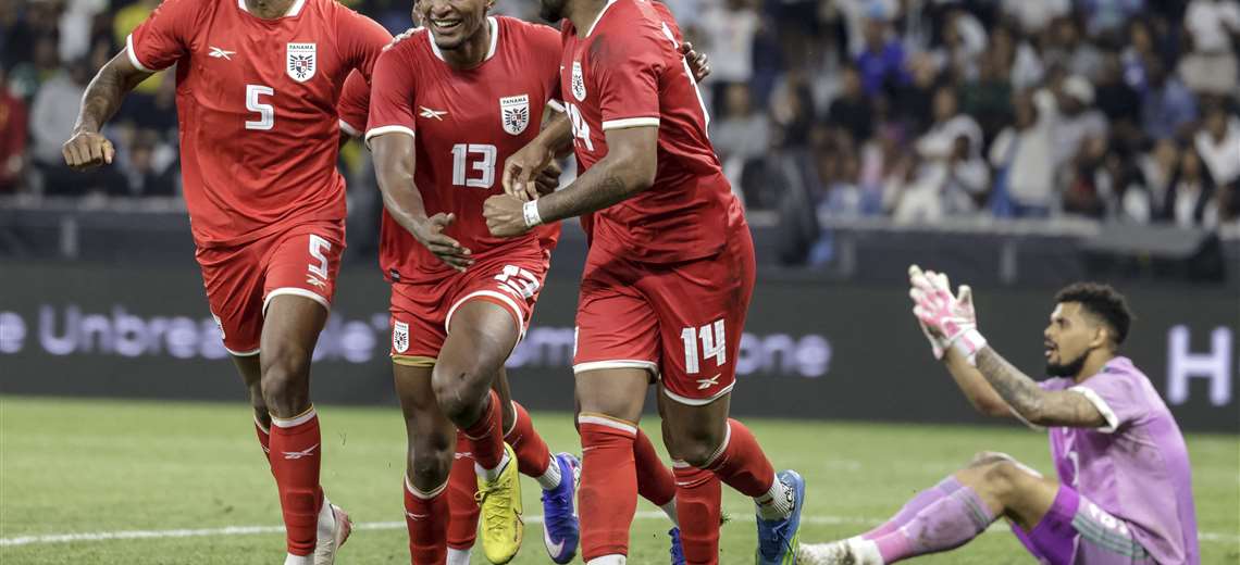 Panamá ya piensa en el Mundial al vencer a Sudáfrica - Imagen de la noticia