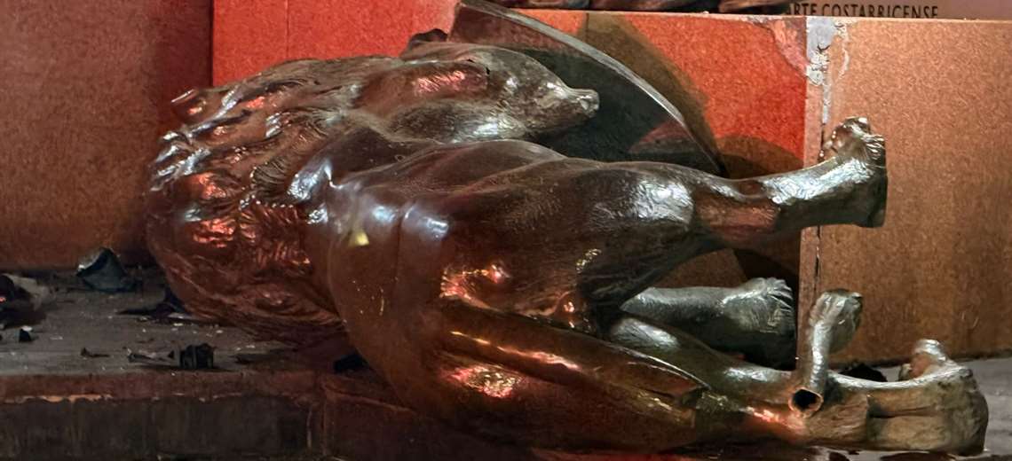 Patrimonio denunciará a conductor que causó daños en monumento de León Cortés - Imagen de la noticia