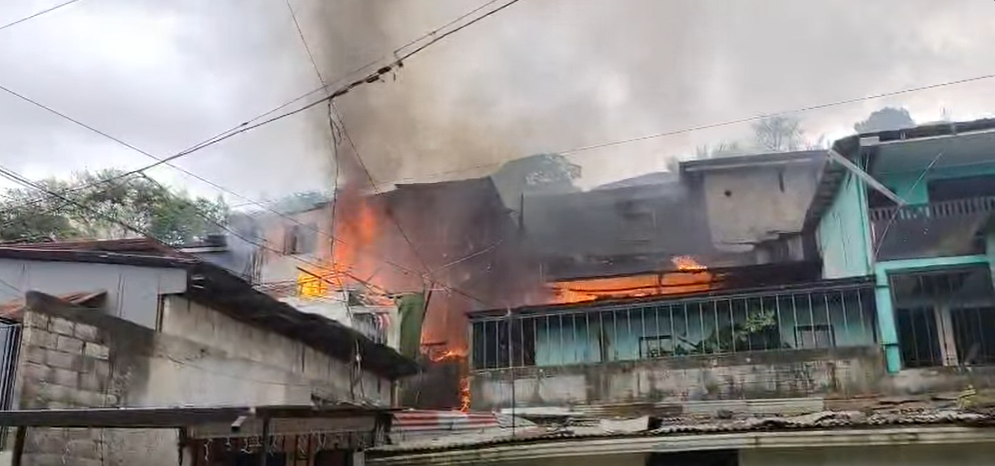 Dos bandas que pelean territorio provocaron incendio en precario, según testigos - Imagen de la noticia