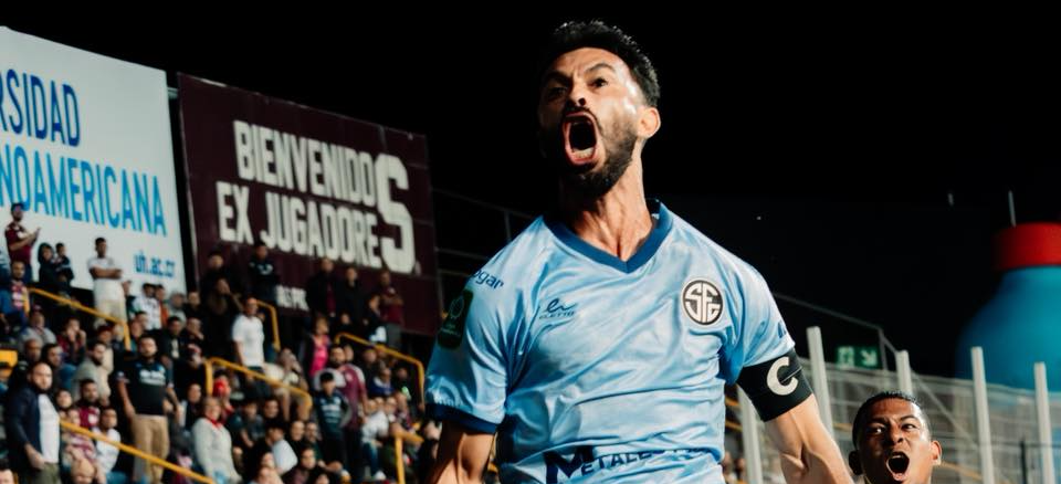 ¡Balde de agua fría! Sporting FC sorprende al quitarle el invicto al Saprissa de Medford - Imagen de la noticia