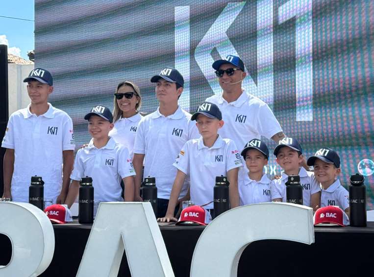 Keylor Navas presenta su equipo de motocross. Foto: Melissa Alvarado