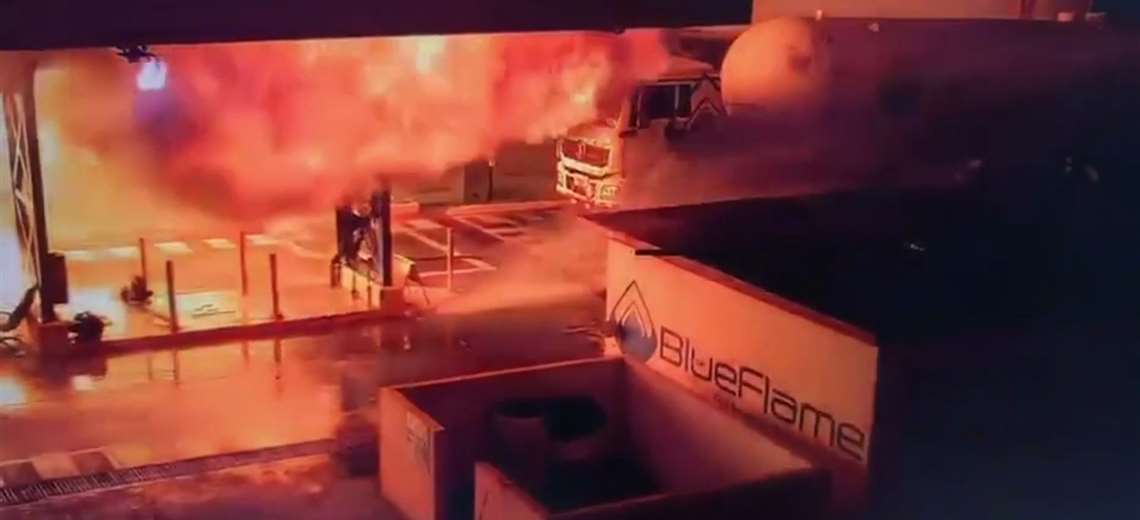 Cámara captó el momento exacto de explosión que generó gigantesco incendio - Imagen de la noticia