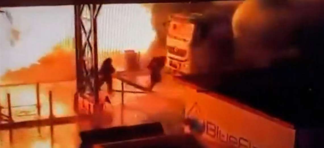 "Hay que tener cabeza fría": Bombero cuenta cómo escapó ileso de explosión en Santa Ana - Imagen de la noticia