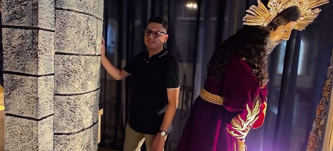 De profesor a artista de la fe: el tico que transforma iglesias en Semana Santa