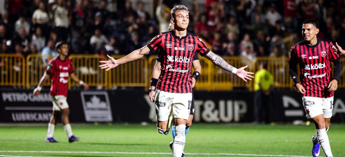 Kenneth Vargas responde con gol en medio de la polémica