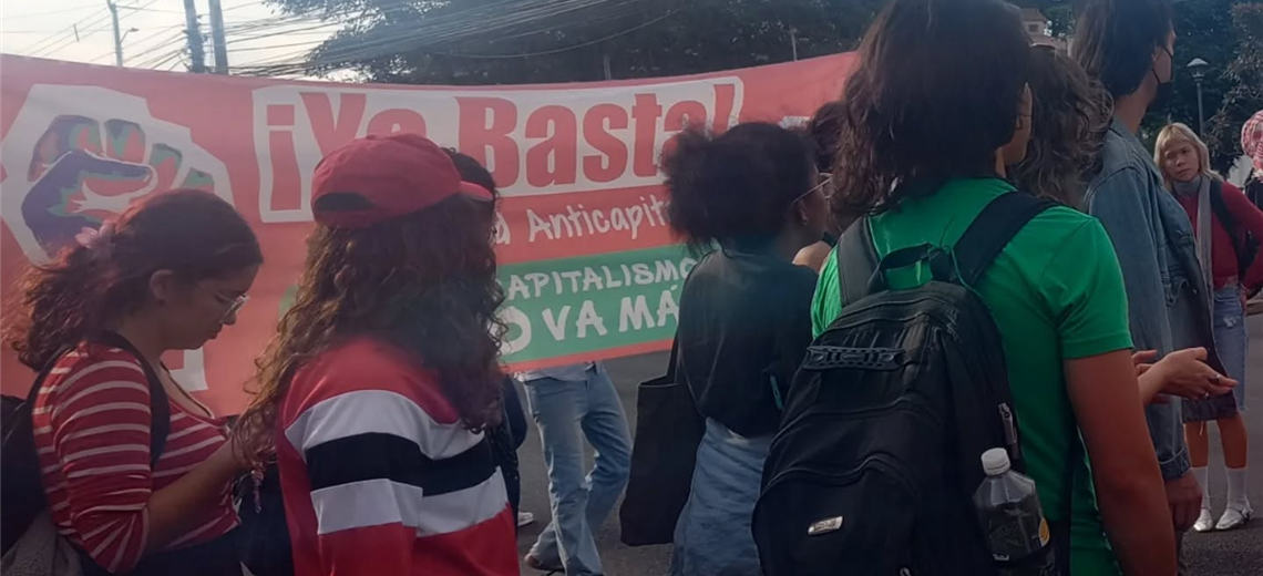 Estudiantes de UCR bloquean importante carretera en Montes de Oca