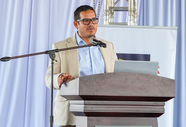 Renuncia ministro de Agricultura y Ganadería