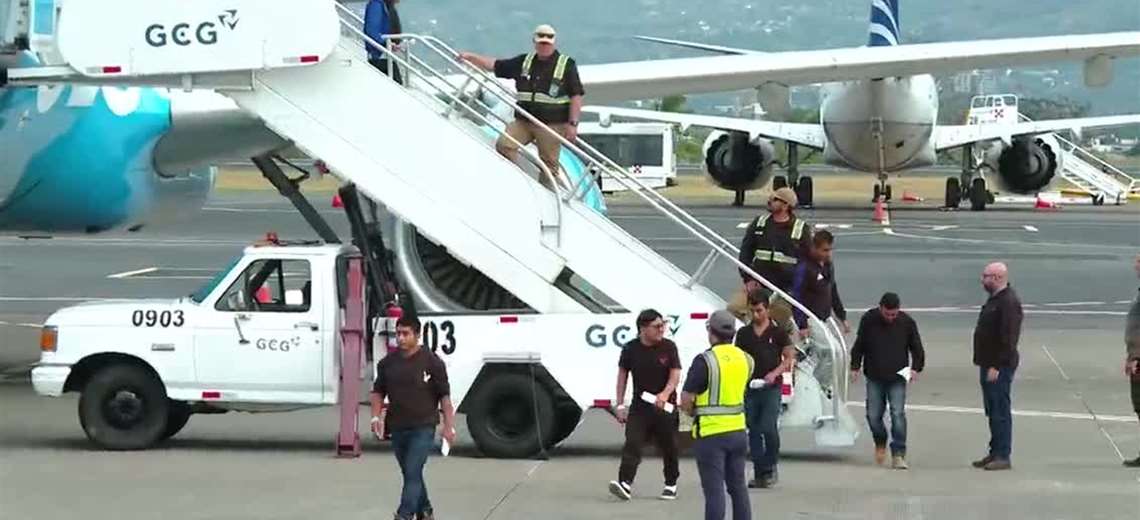 Defensoría visitó hotel donde se hospedan migrantes deportados por EE. UU.