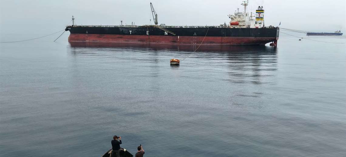 Asesor militar del ayatolá Jamenei amenaza con hundir buques de EE. UU.