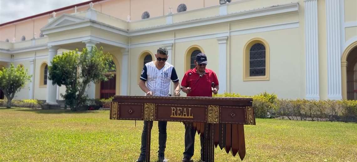 Una familia de Heredia mantiene viva la marimba y hace vibrar su historia en cada nota