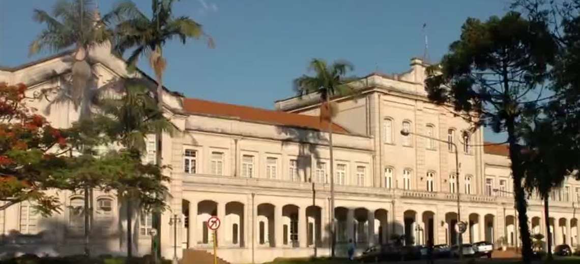 CCSS envía médicos a especializarse a universidad de Brasil