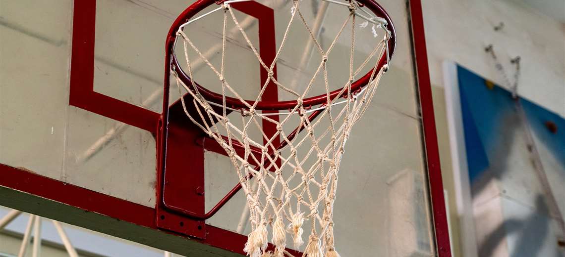 Agentes de OIJ llegan a partido de baloncesto y detienen a jugador sospechoso de homicidio